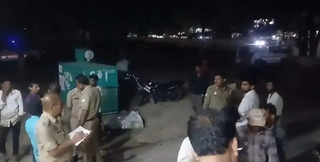 तेज रफ्तार अनियंत्रित ट्रक की टक्कर से युवक की दर्दनाक मौत