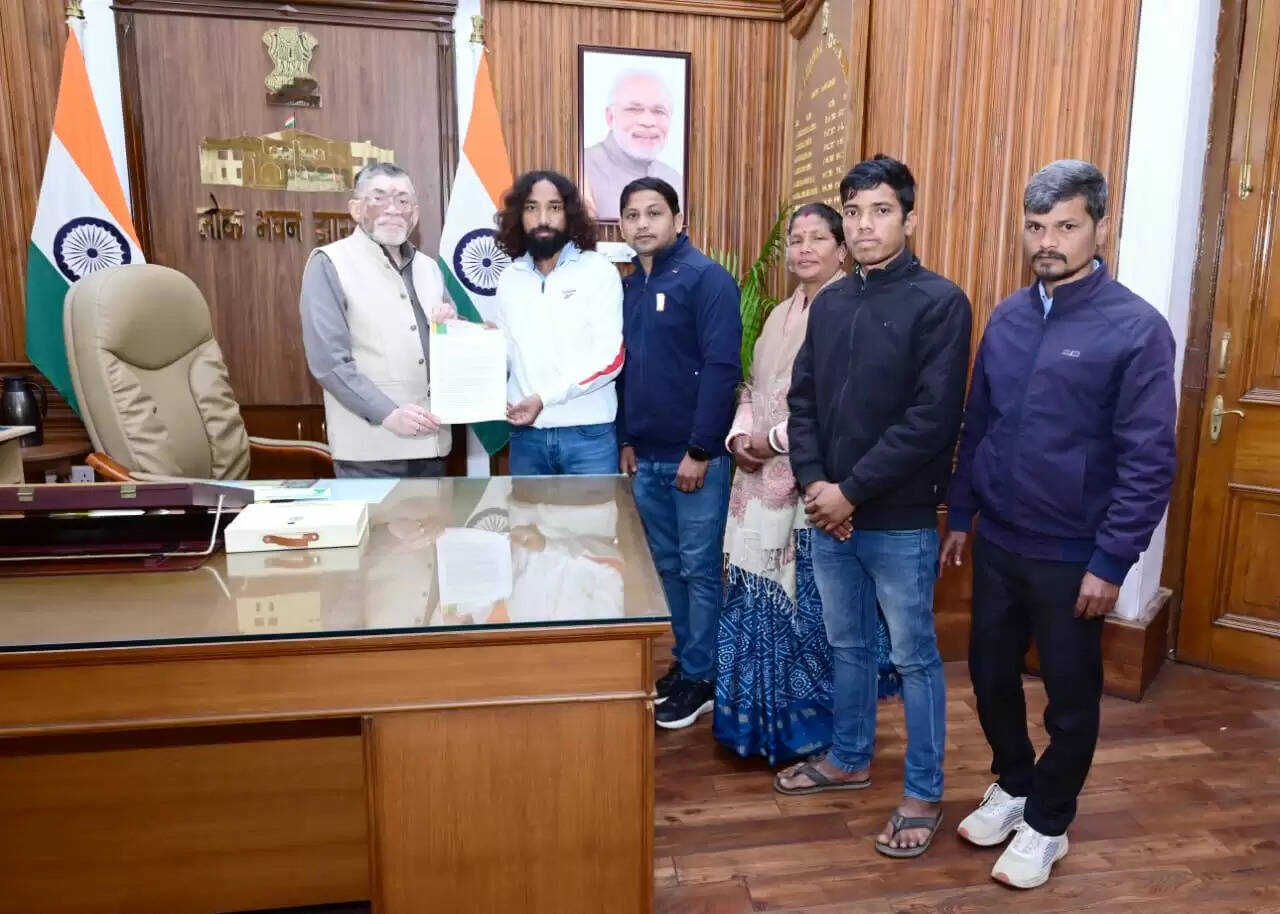 जेएलकेएम ने राज्यपाल को सौंपा ज्ञापन