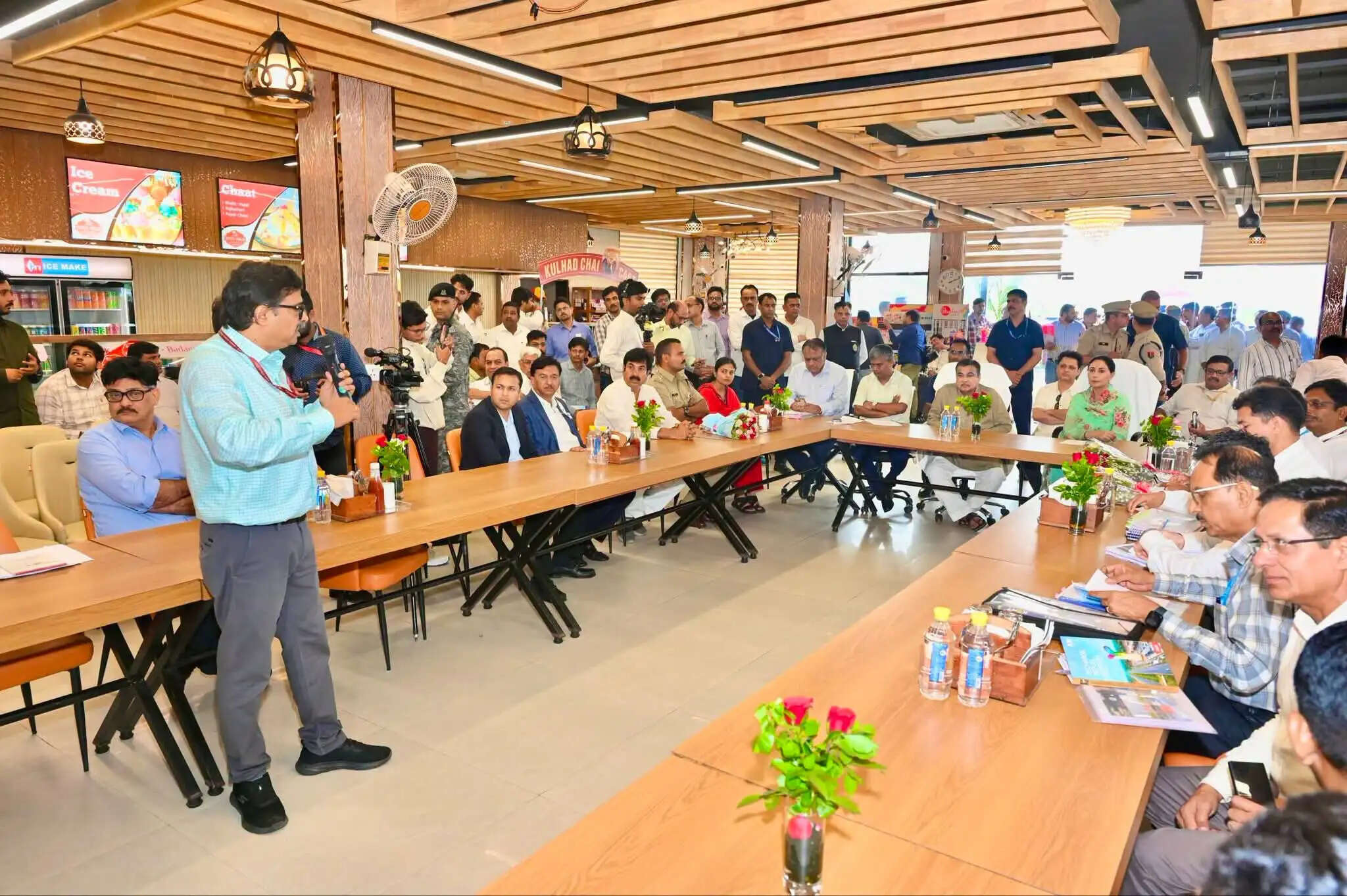 दिल्ली-मुंबई एक्सप्रेसवे पर सख्त हुए नितिन गडकरी, अधिकारियों को कई महत्वपूर्ण निर्देश दिए