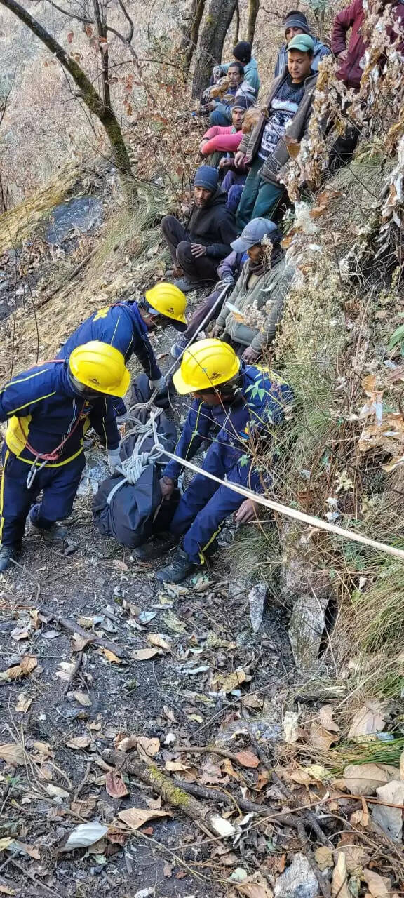 पिथौरागढ़ के ऊंमचिया में गहरी खाई से गिरे चरवाहे का शव मिला