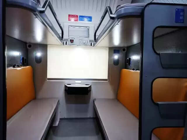 देश ने देखी पहली वंदे भारत स्लीपर ट्रेन की झलक, गुवाहाटी–कोलकाता मार्च पर चलेगी