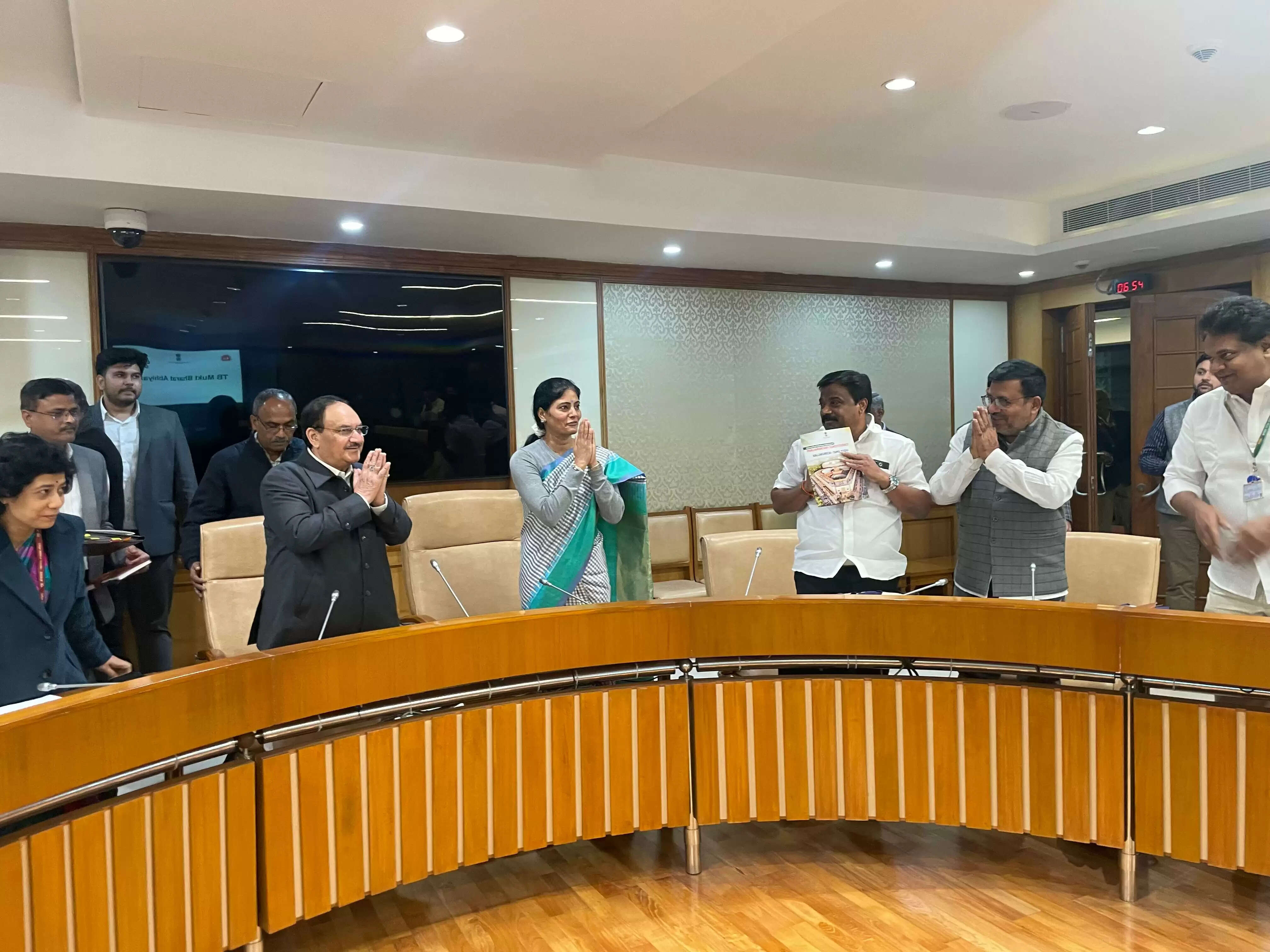 जे.पी. नड्डा की तमिलनाडु के सांसदों के साथ बैठक, टीबी मुक्त भारत पर दिया जोर