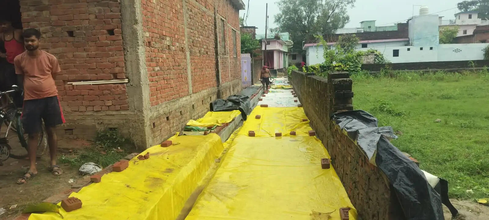 जिलाधिकारी की पहल से बरियारपुर में विवादित रास्ते का हुआ समाधान, बनायी गयी सीसी सड़क