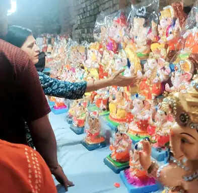 गणेश चतुर्थी को लेकर मथुरा में उत्साह, सजीं भगवान गणेश की प्रतिमाएं
