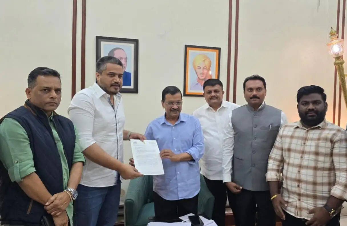 केजरीवाल, संजय सिंह से मिले रोहित पवार, बोले- अजीत पवार के विमान हादसे की निष्पक्ष जांच हो