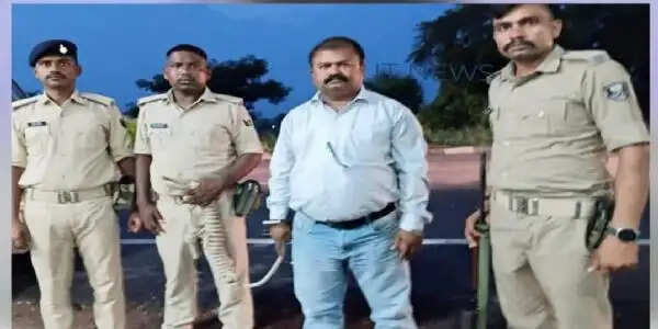फर्जीवाड़े के मामले में नवादा डीटीओ कार्यालय का प्रधान लिपिक गिरफ्तार