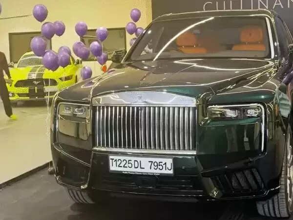 मध्‍य प्रदेश के इंदौर में आई 15 करोड़ की रोल्स-रॉयस कलिनन सीरीज की कार