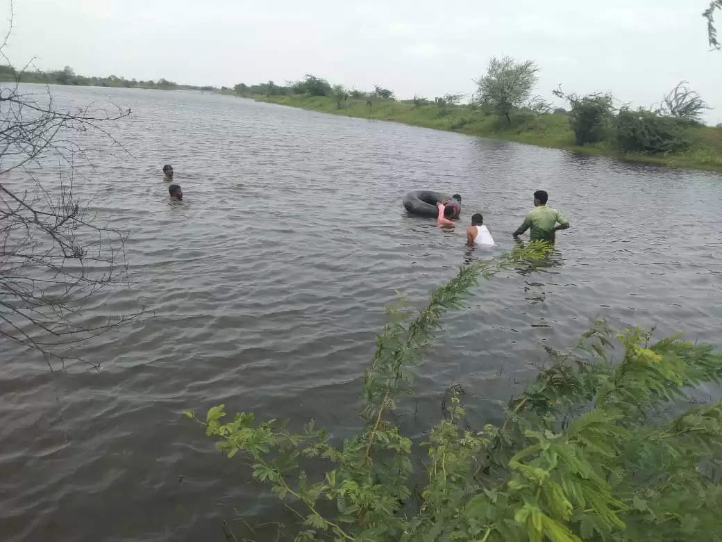 दो सगे भाइयों सहित तीन मासूमों की तालाब में डूबने से मौत