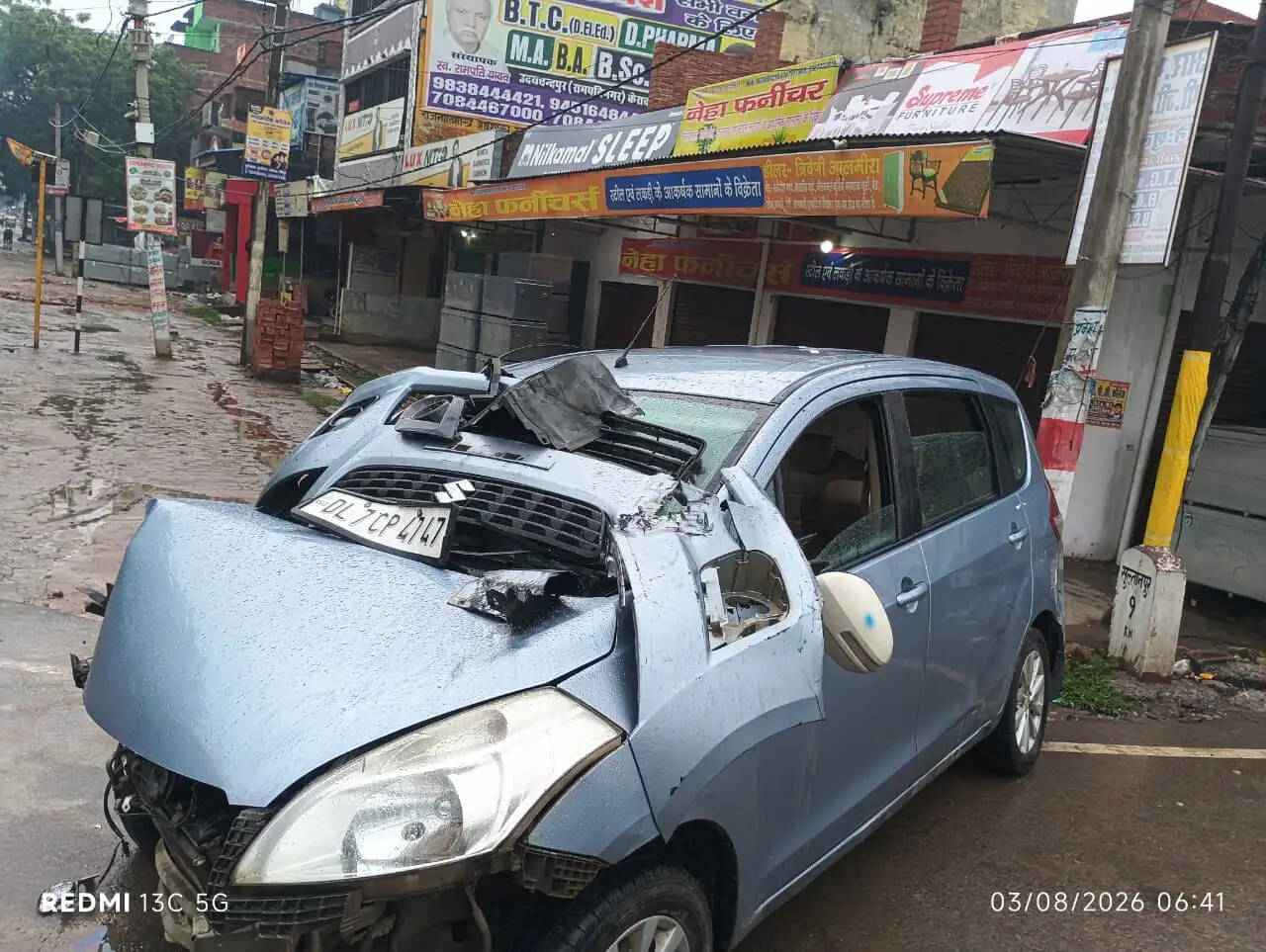 जौनपुर में अर्टिगा कार की टक्कर से शहीद भगत सिंह की प्रतिमा क्षतिग्रस्त, सात घायल