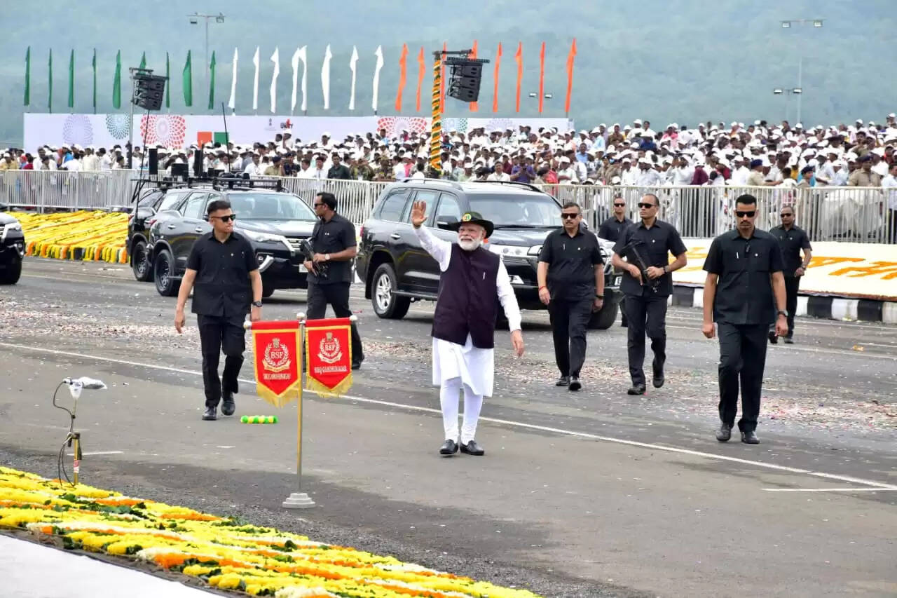 देश की एकता और अखंडता के लिए चार स्तंभों पर जन-जन को जोड़ने का कार्य कर रही है सरकार : प्रधानमंत्री