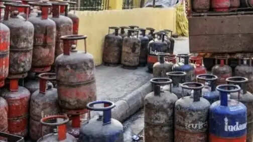 जबलपुरः एलपीजी आपूर्ति व्यवस्था में हुआ सुधार. आठ डीलरों ने शुरू की शत-प्रतिशत होम डिलेवरी