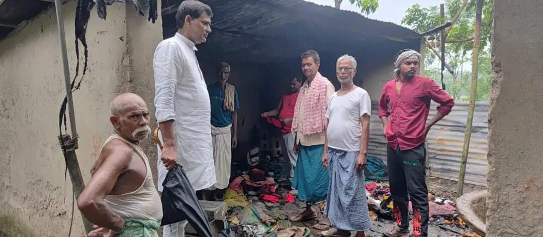 सुपौल में शॉर्ट सर्किट से घर में लगी भीषण आग, लाखों की संपत्ति राख, गाय की मौत