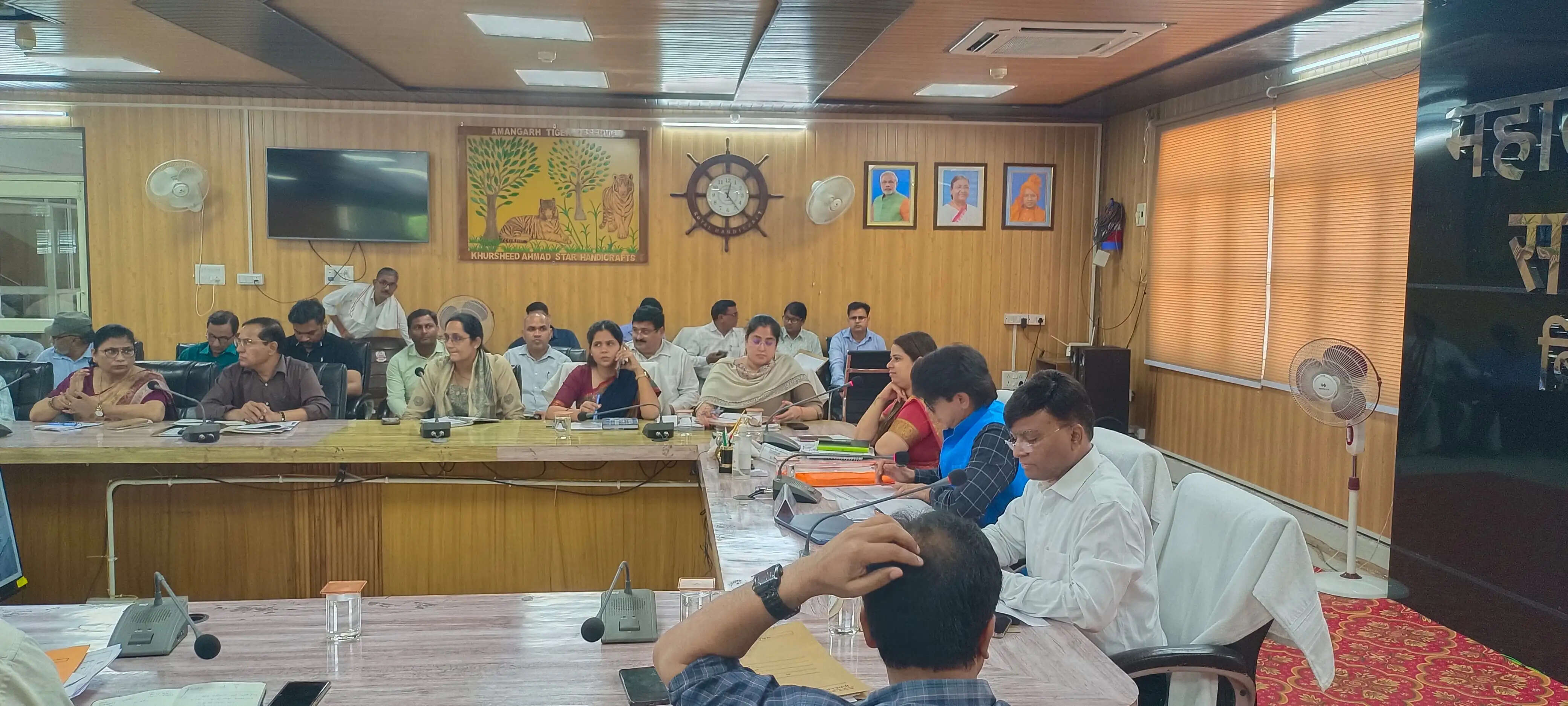 नोडल अधिकारी ने की विकास कार्य एवं सीएम डैशबोर्ड पर प्रदर्शित कार्य की समीक्षा