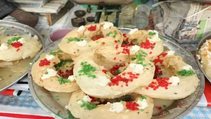 ग्वालियरः फास्ट फूड के दौर में भी सैलानियों की जुबान पर चढ़े व्यापार मेले के खजले