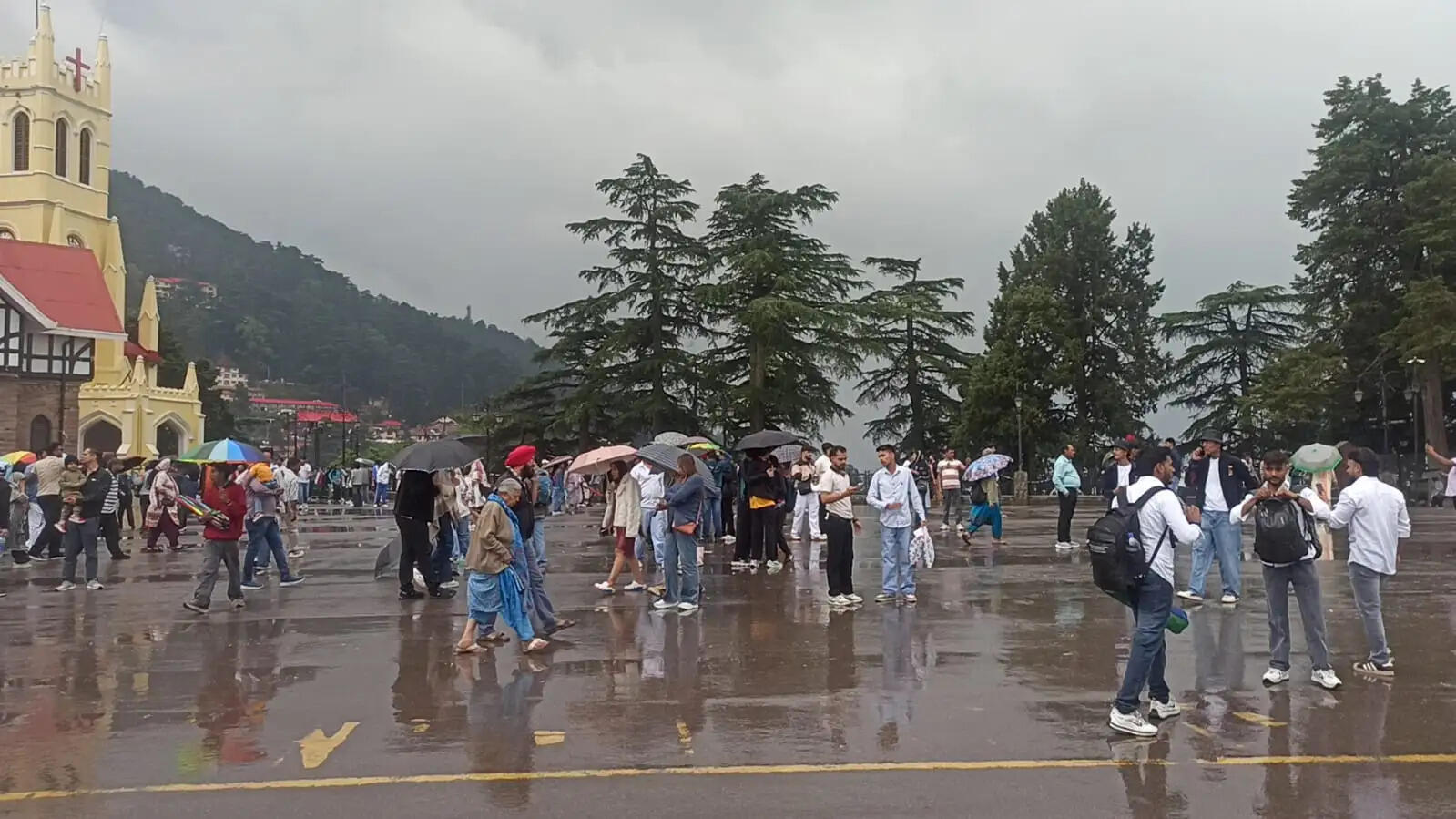 हिमाचल में ऑरेंज अलर्ट के बीच झमाझम बारिश, शिमला में लौटी ठंडक, 10 तक बरसेंगे बादल