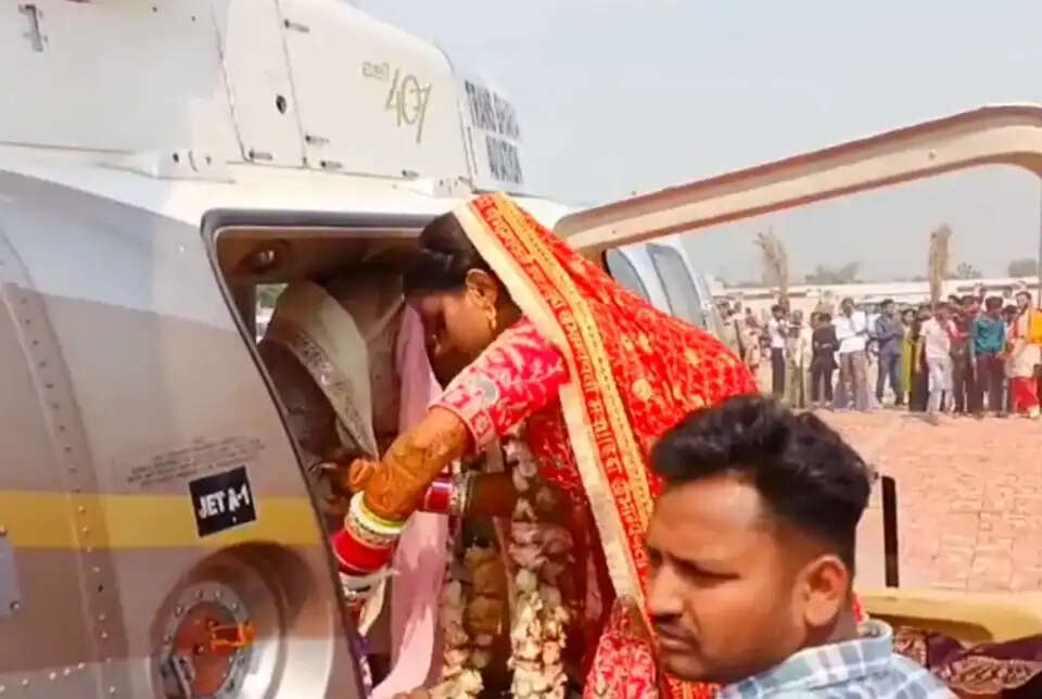 अनोखी विदाई: भाजपा पार्षद की बेटी की हेलिकॉप्टर से विदाई बनी चर्चा का विषय