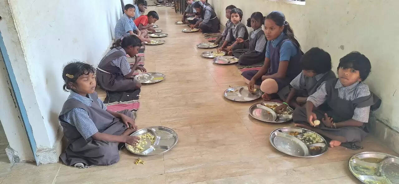 कोरबा : धुएं से मुक्ति और आहार से बच्चो को मिल रही शक्ति, आंगनबाड़ी और स्कूल में गैस चूल्हे की व्यवस्था से बन रही सेहत