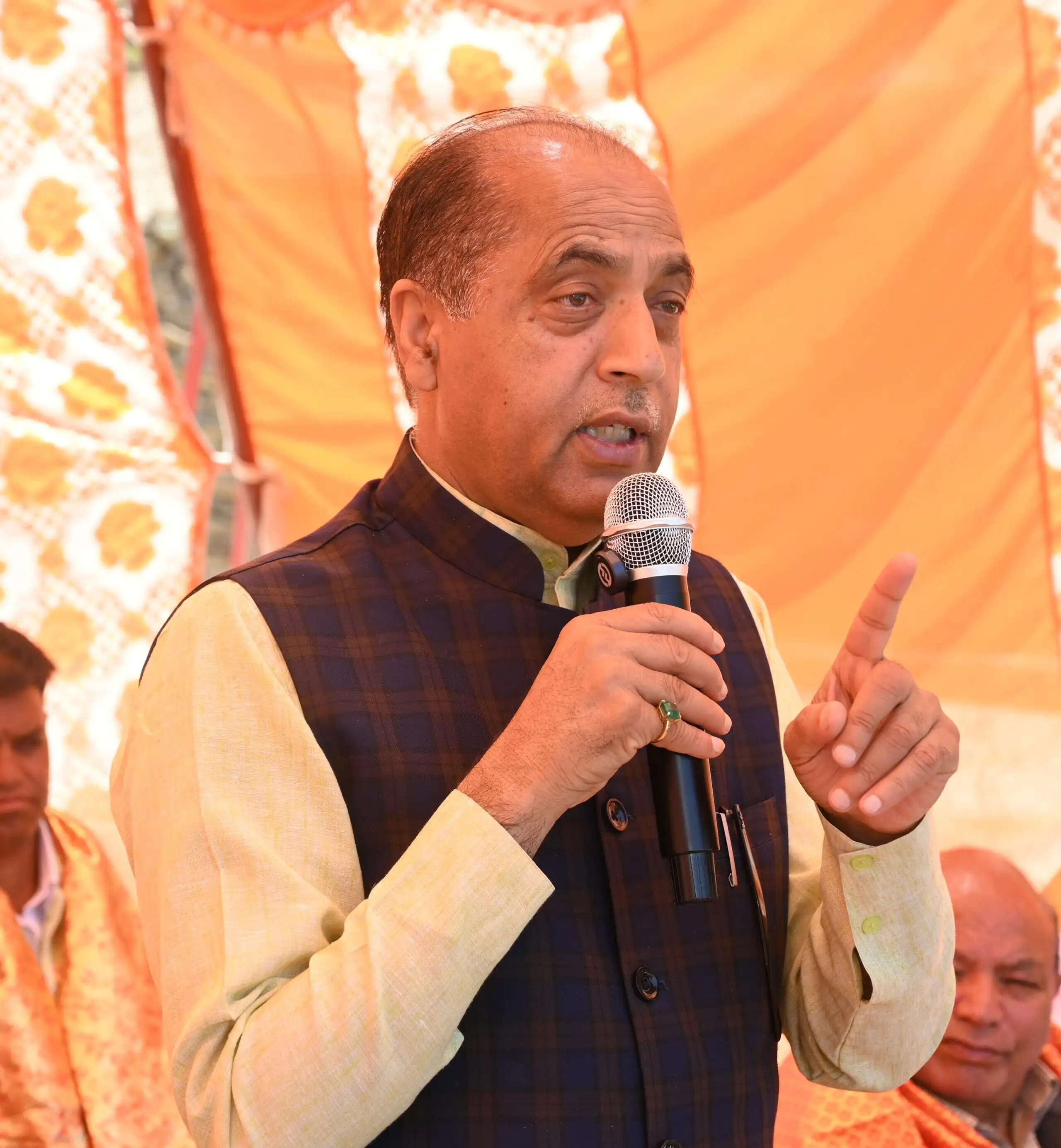 जब पूरे हिमाचल में विकास पर पूर्ण विराम, तो फिर कांग्रेस को वोट क्यों दे जनता : जयराम ठाकुर