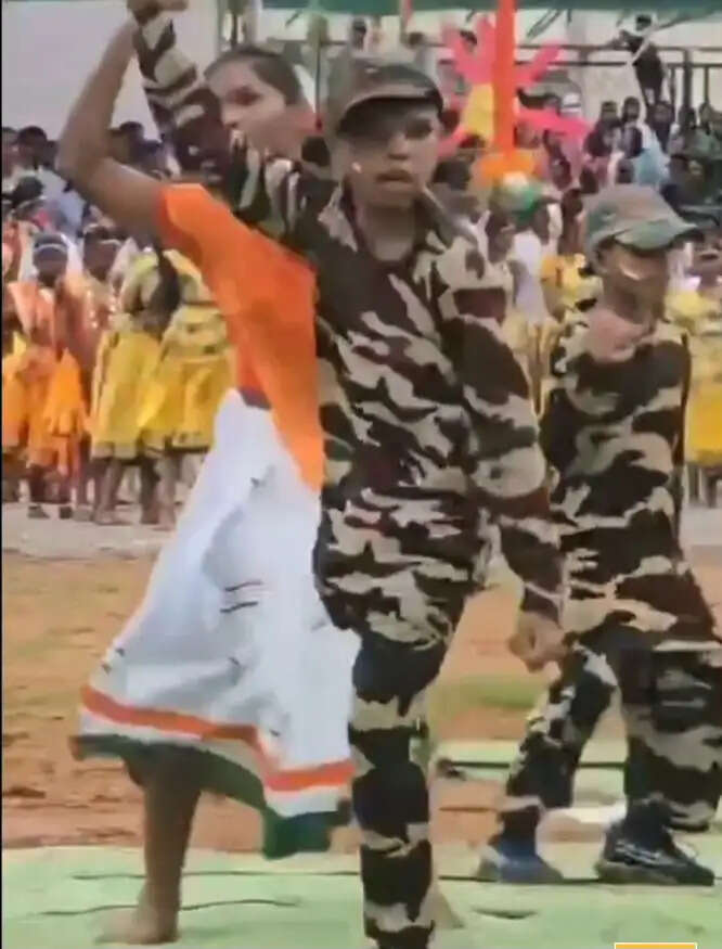 स्वतंत्रता दिवस के कार्यक्रम में एक पैर पर थिरकते दिव्यांग छात्र का वीडियाे हुआ वायरल