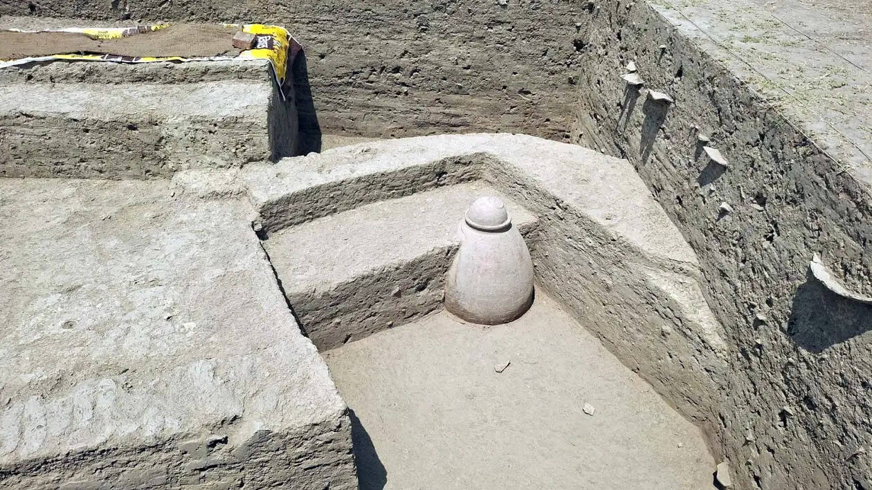 हिसार : राखी गढ़ी के टीले में मिले प्राचीन जलधारा के स्रोत