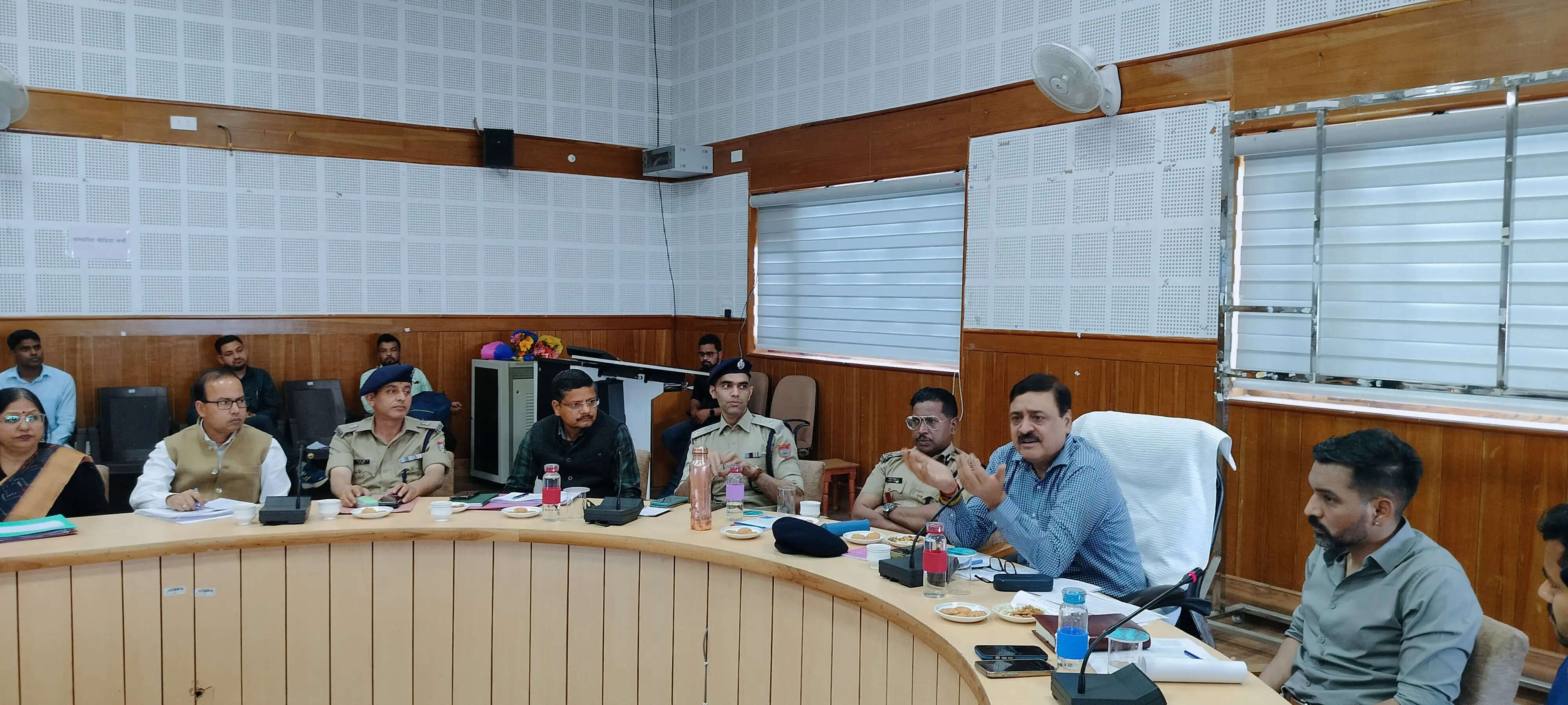 चारधाम यात्रा को लेकर पूरी मेहनत व लगन से कार्य करें अधिकारी : आयुक्त