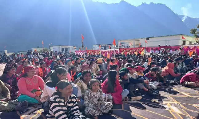 लाखामंडल में हुआ हिंदू सम्मेलन, परिवार और कलाकारों को मिला सम्मान