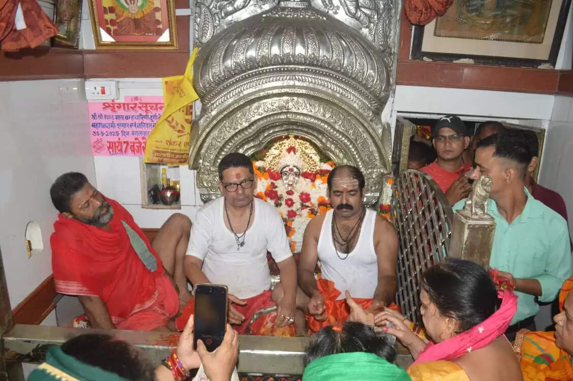 शारदीय नवरात्र: दूसरा दिन तप, त्याग, संयम, सदाचार की देवी ब्रम्हचारिणी को समर्पित,दरबार में उमड़े श्रद्धालु