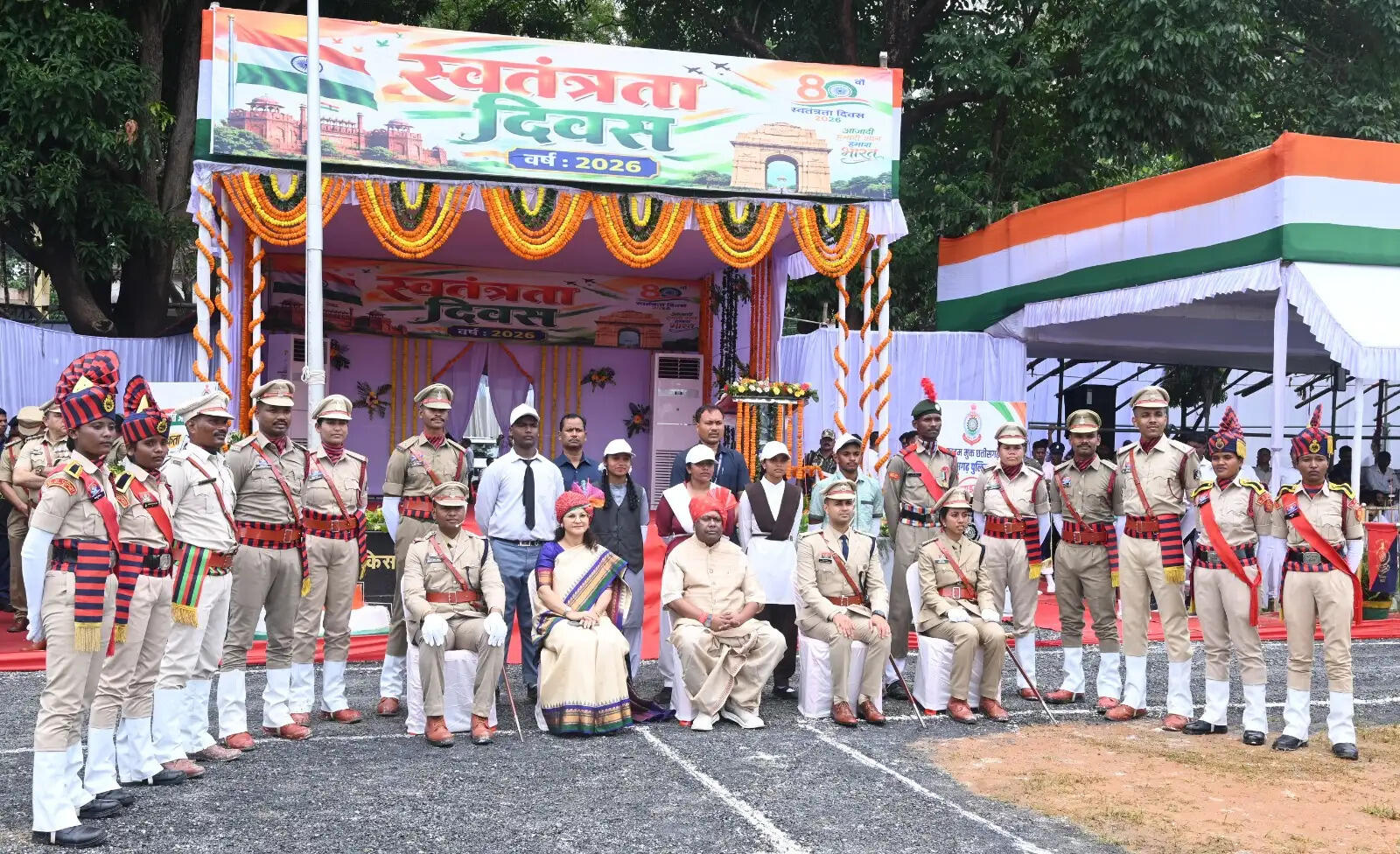 परेड और सांस्कृतिक प्रस्तुतियों ने बांधा समां, देशभक्ति के रंग में रंगा समारोह