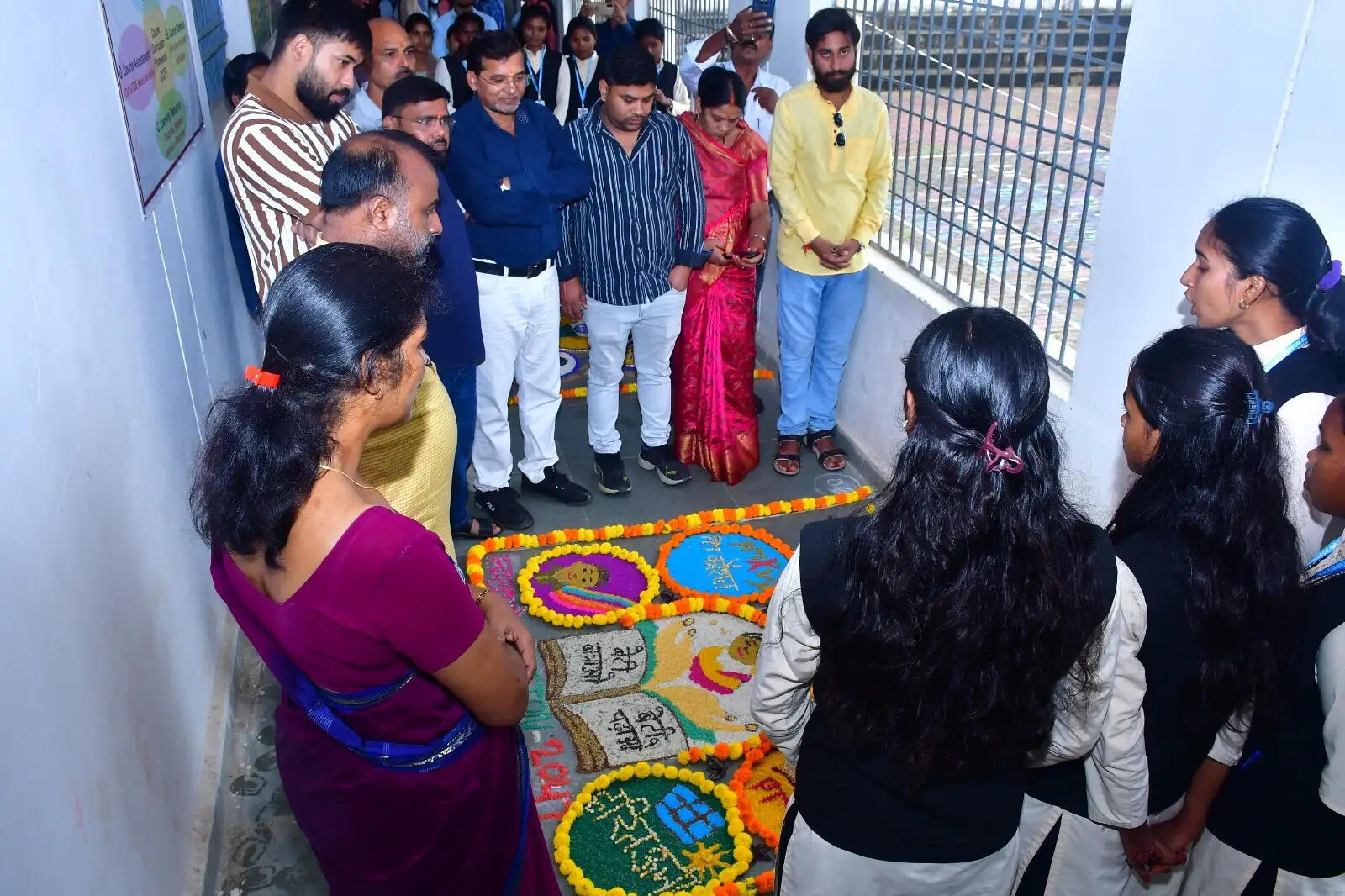 रामानुजगंज में जिलास्तरीय ‘रंगोली राष्ट्र’ प्रतियोगिता, राजपुर महाविद्यालय की टीम रही प्रथम