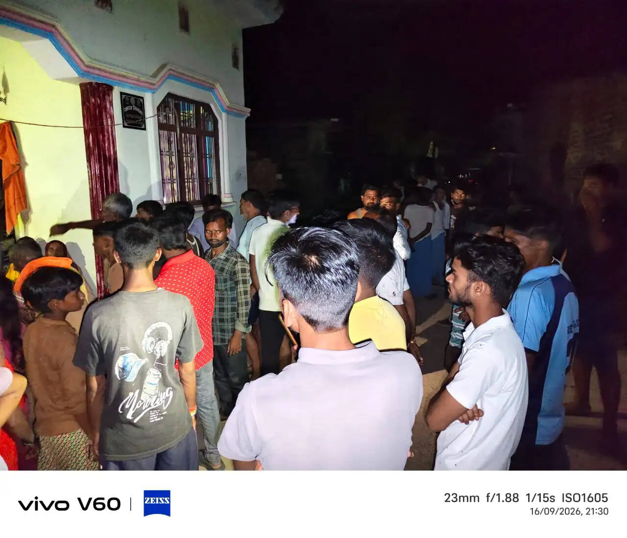 बाराबंकी में ,प्रेमी-प्रेमिका ने अलग-अलग घरों में फांसी लगाने का किया प्रयास, प्रेमी की मौत