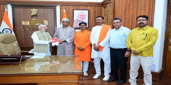 विहिप ने गौवंश हत्या अधिनियम का पालन कराने के लिए राज्यपाल को सौंपा ज्ञापन