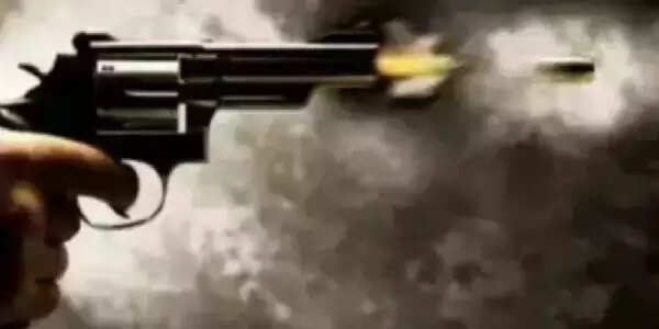 शिव घाट पर दो गिरोहों के बीच फायरिंग