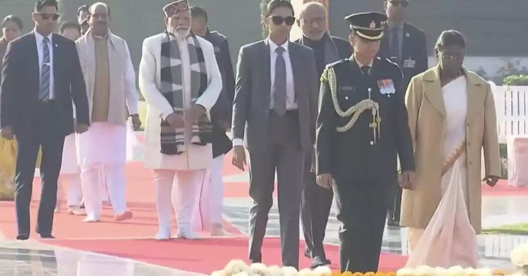 पूर्व प्रधानमंत्री अटल बिहारी वाजपेयी की जयंती पर 'सदैव अटल' पहुंचे राष्ट्रपति, उपराष्ट्रपति, प्रधानमंत्री व अन्य, सभी ने अर्पित की पुष्पांजलि