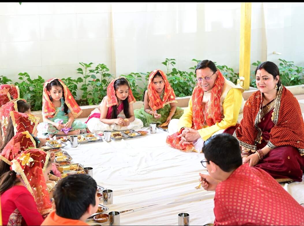 रामनवमी पर मुख्यमंत्री धामी ने किया कन्या पूजन