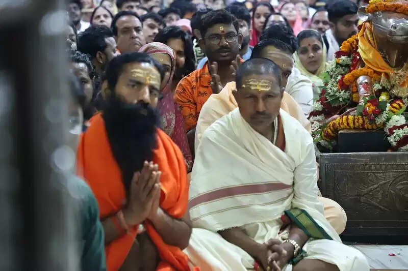स्वामी रामदेव ने भगवान महाकाल के किए दर्शन, पहलगाम हमले पर बोले- 'पाकिस्तान को जरूर देना चाहिए जवाब'