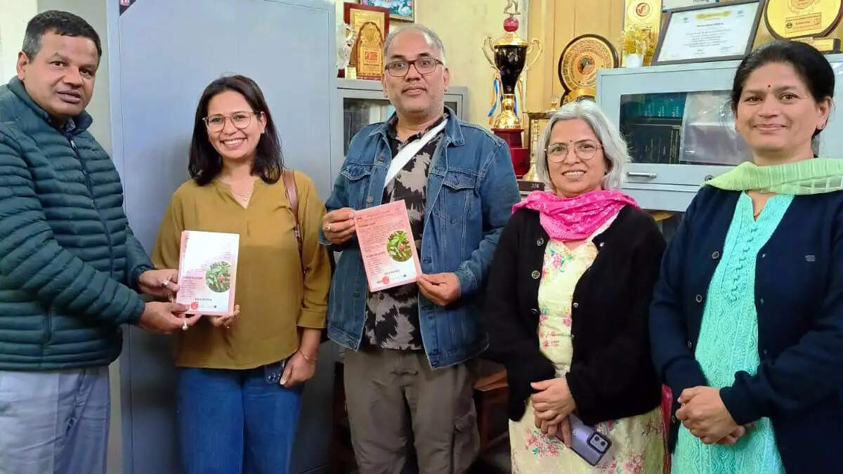 वरिष्ठ वैज्ञानिक डॉ. मंजरी ने किया डीएसबी परिसर का भ्रमण