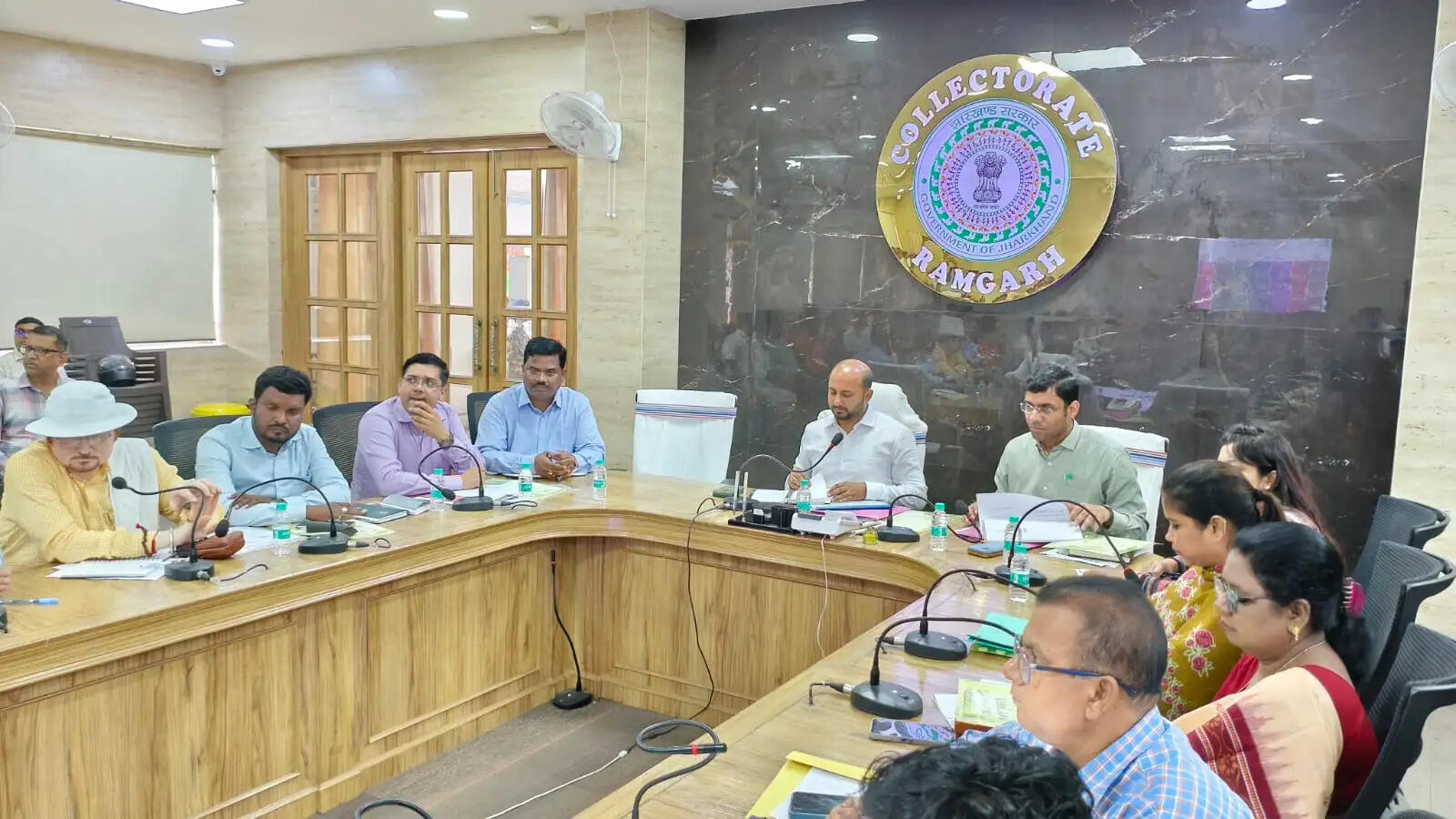 योजनाओं का लाभ अंतिम व्यक्ति तक पहुंचाना प्राथमिक जिम्मेदारी : डीसी