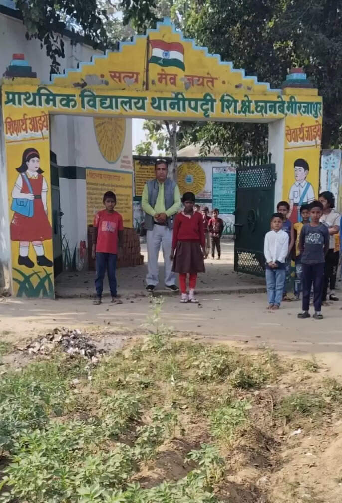 स्कूल मार्ग पर अतिक्रमण, बच्चे हाे रहे परेशान
