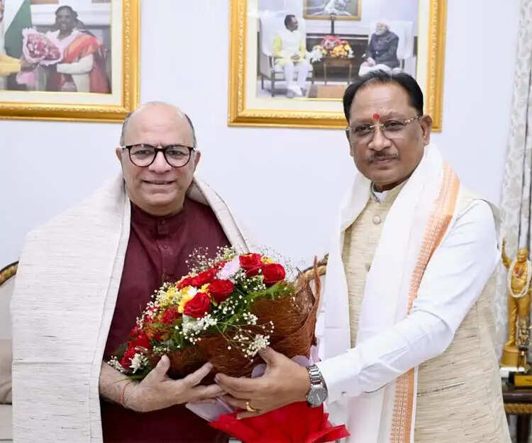 मुख्यमंत्री&nbsp;साय से निर्माता-निर्देशक डॉ. चंद्रप्रकाश द्विवेदी ने की सौजन्य मुलाकात