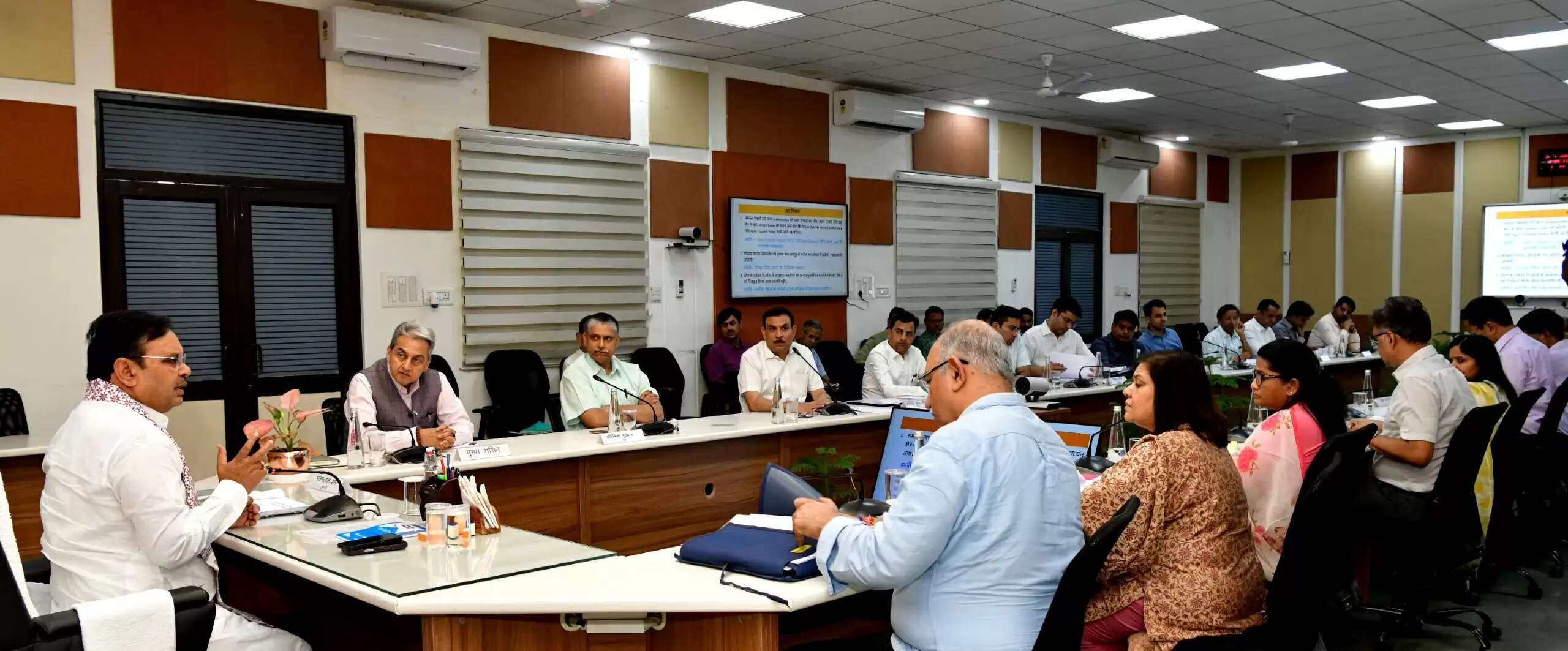 तय समय में बजट घोषणाएं पूरी करने के निर्देश, मुख्यमंत्री बाेले-अंतिम व्यक्ति तक पहुंचे जनकल्याणकारी योजनाओं का लाभ