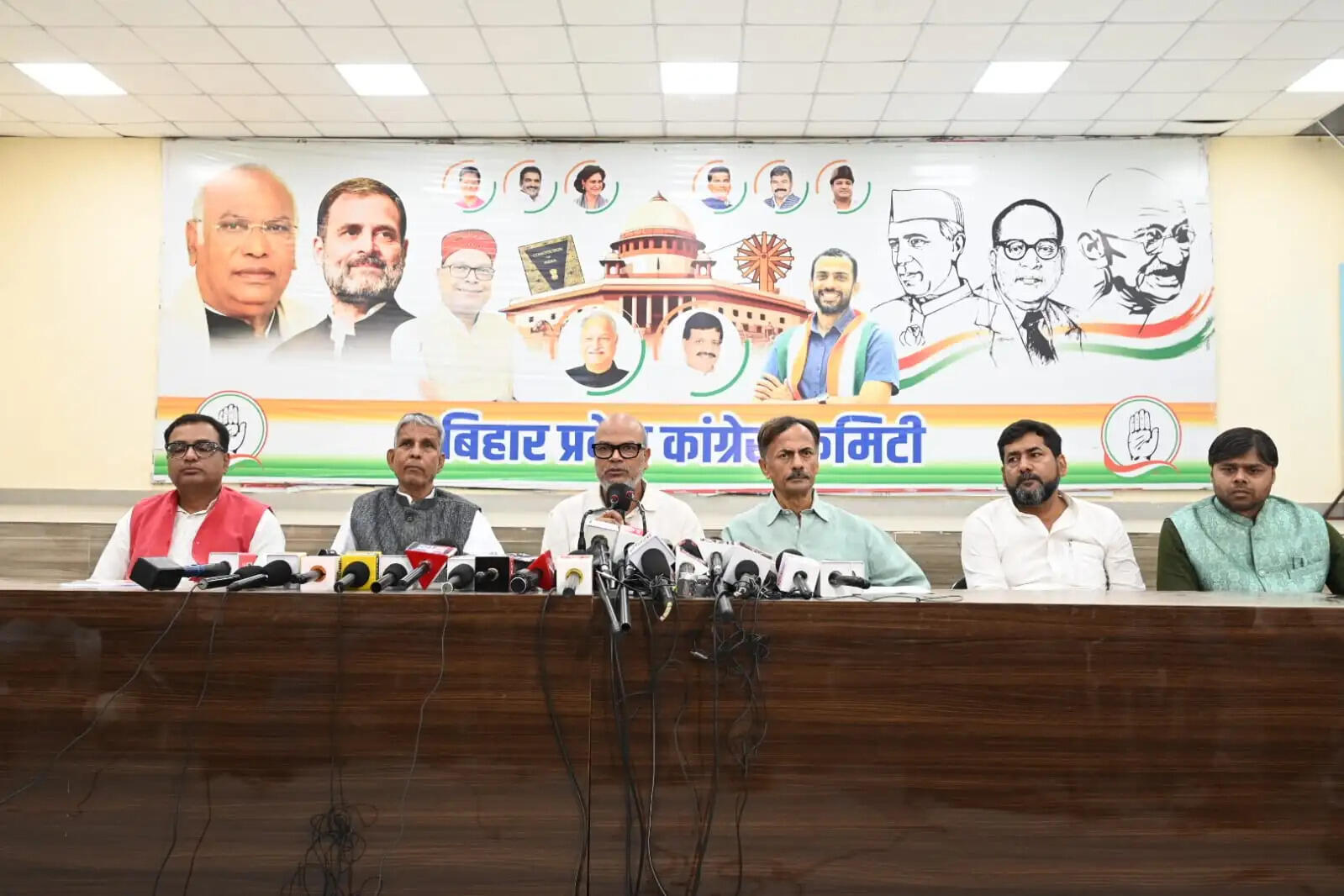 शीतला माता मंदिर में हुई मौतों के लिए सरकार जिम्मेदार: राजेश राम