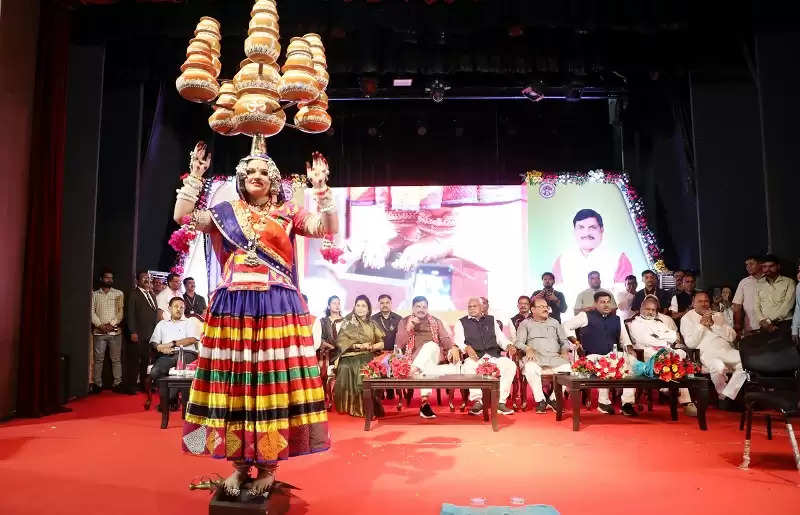 समाधि बनाते हो, लोग चादर चढ़ा देते हैं... पुरखे हमारे, फायदा कोई और लेते हैं: सीएम मोहन यादव