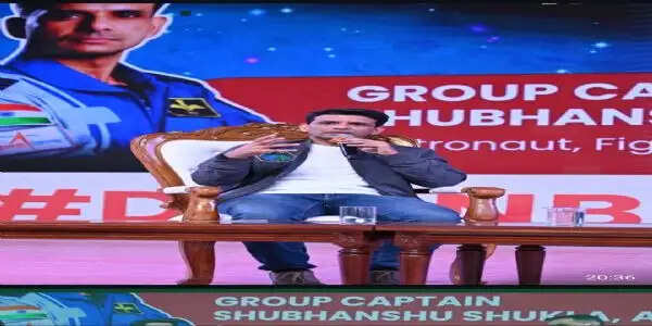 दून बुक फेस्टिवल: ग्रुप कैप्टन शुभांशु शुक्ला ने अंतरिक्ष अनुभव साझा कर छात्रों को किया प्रेरित