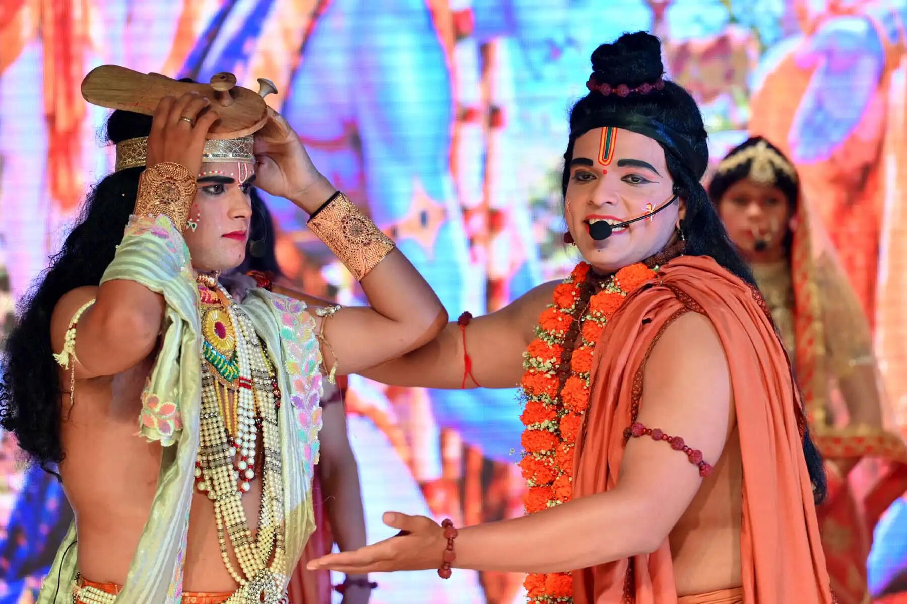 गुरुग्राम: रामलीला में राम-भरत मिलाप की लीला ने दर्शकों को किया भाव-विभोर
