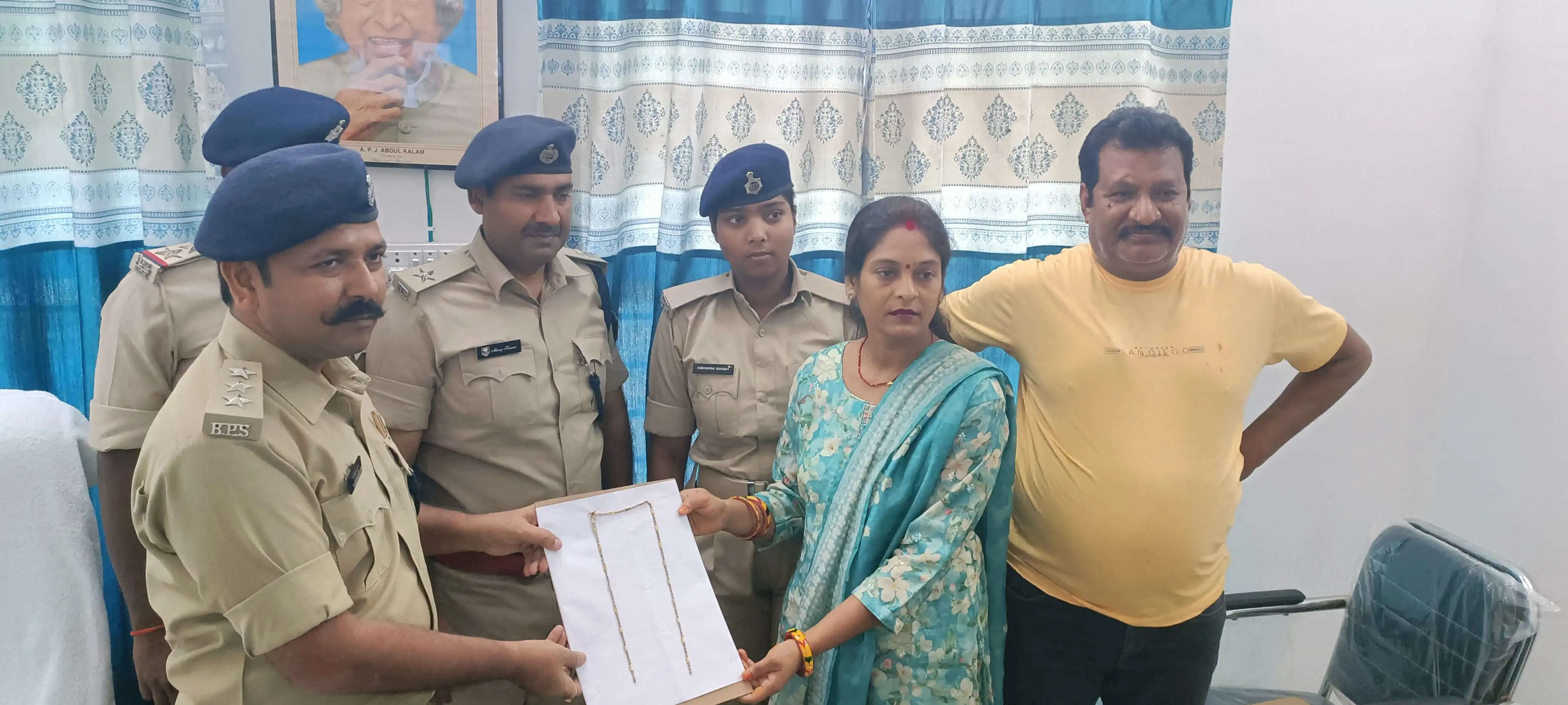आर्मी जवान की पत्नी से छीना गया सोने का चेन कोढ़ा से बरामद, छिनतई करने वाले की हुई पहचान