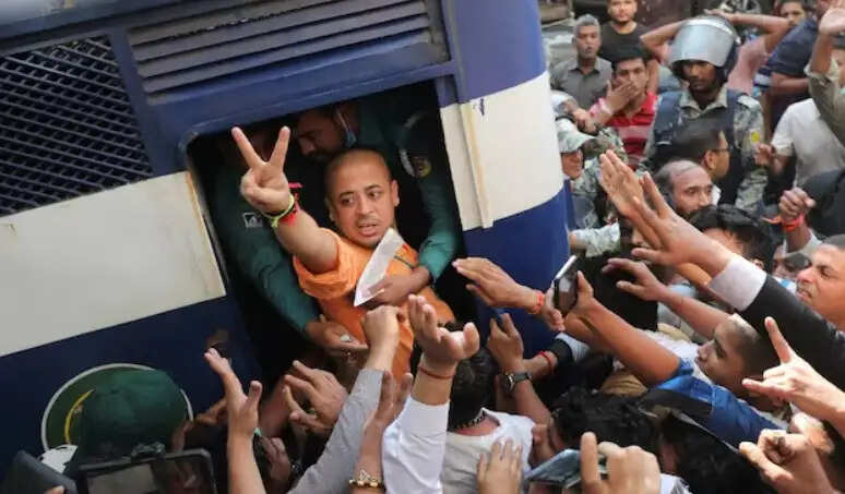 बांग्लादेश में हाईकोर्ट का हिन्दू संत चिन्मय ब्रह्मचारी को जमानत देने से इनकार