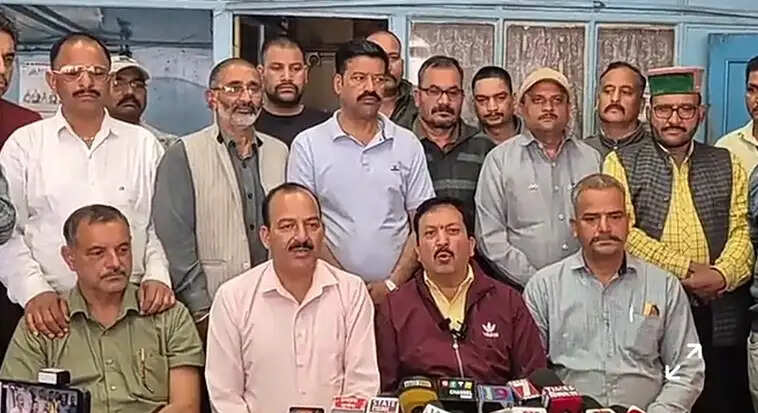 एचआरटीसी कर्मचारियों की चेतावनी, पहली तारीख को वेतन नहीं मिला तो 2 जून से पूरे हिमाचल में होगा बसों का चक्का जाम