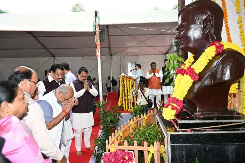 हमारी कार्य पद्धति अटल जी जैसी हो, ताकि जनता में स्वीकार्यता बढ़े: नरेन्द्र सिंह तोमर