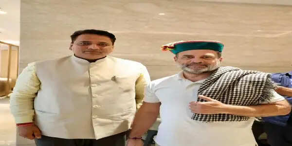 राहुल गांधी से मिले नवनिर्वाचित राज्यसभा सांसद अनुराग शर्मा