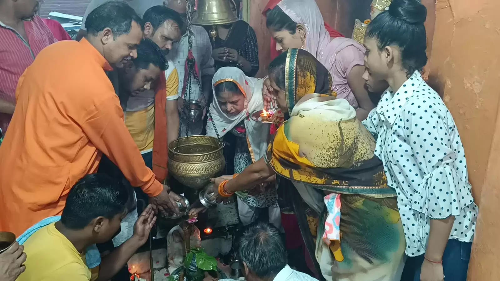 प्राचीन चौरासी घंटा, सिद्धपीठ झारखंडी शिव मंदिर में लगी भक्तों की कतारें